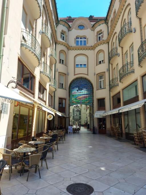 Art Nouveau Apartment Ultracentral Oradea Εξωτερικό φωτογραφία
